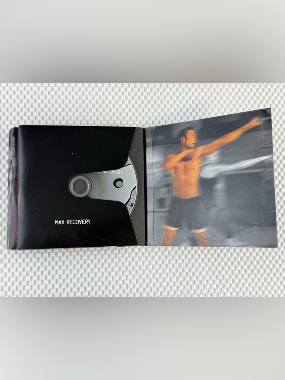 Beachbody Insanity Ultimate Cardio 10 Disc Complete Workout DVD Set - Picture 15 of 17